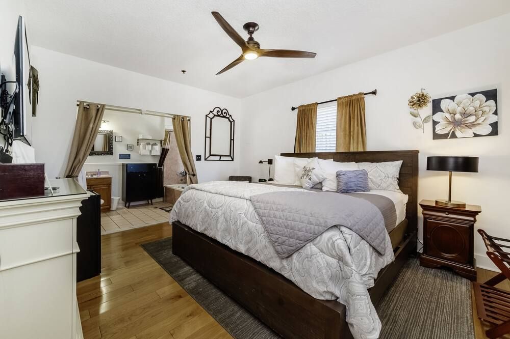 Bedroom view of Agustin Inn