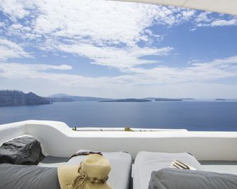 Ambition Suites - Σαντορίνη - Μπαλκόνι