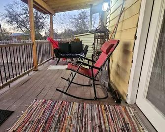 3-bedroom house in Delightful Del Rio, Texas with WiFi , AC. Come take a look. - Del Rio - Balkon