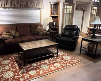 Marvelous 5-bedroom house with 1500ft+ lake front shoreline in Breckenridge - Breckenridge - Living room