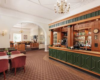 Coulsdon Manor Hotel and Golf Club - Coulsdon - Бар