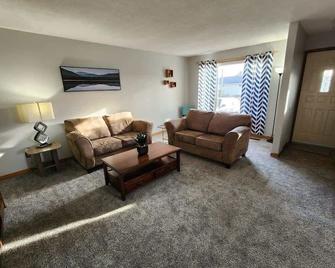 Home away from home Current River Arena area - Thunder Bay - Living room