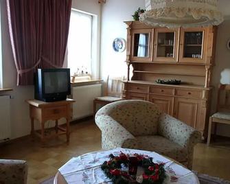 Ferienanlage Zum Silberstollen 2 Hauser Am Berg Polderhof Und Weisseritzhutte - Altenberg - Living room