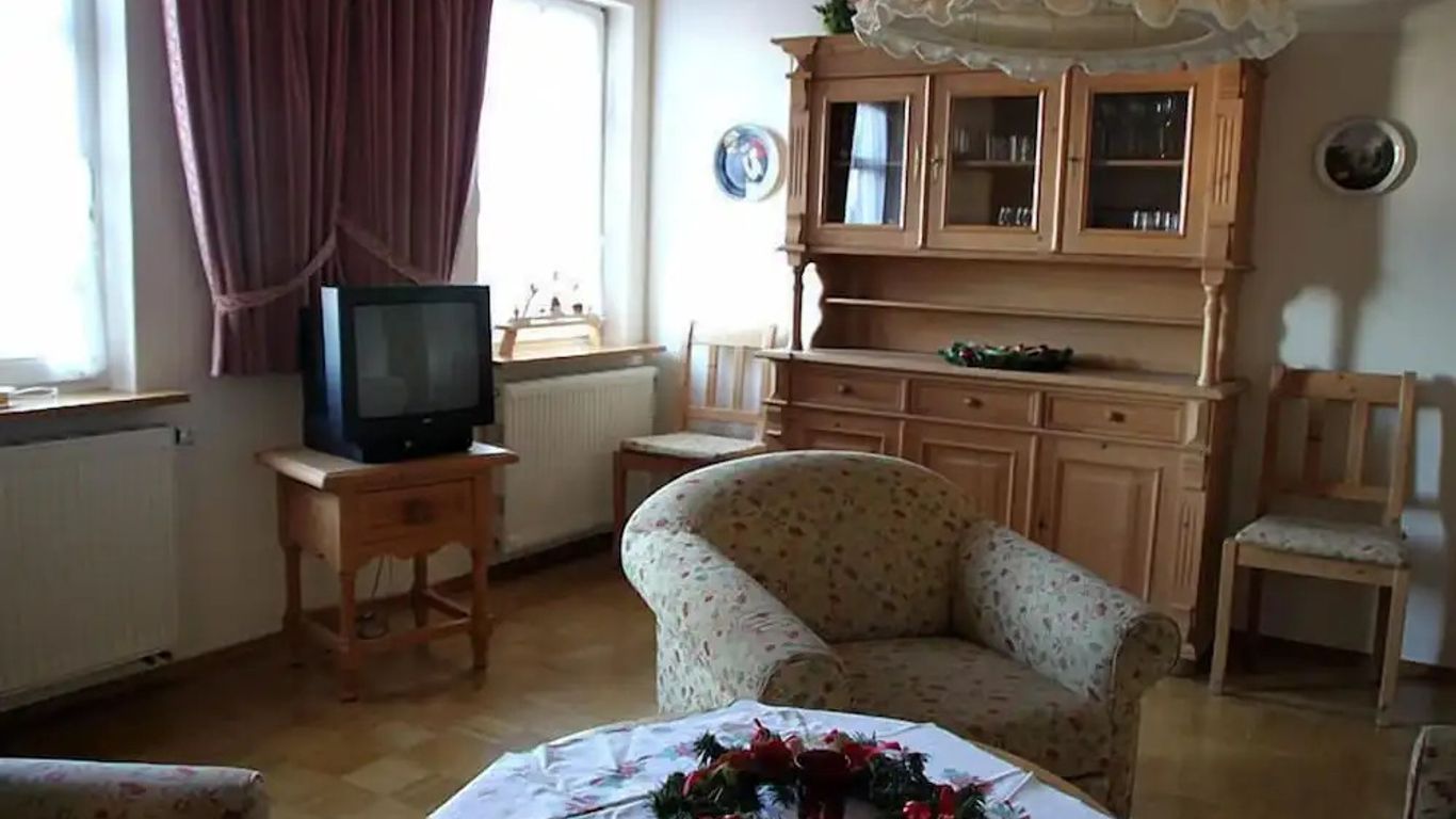 Ferienanlage Zum Silberstollen 2 Häuser am Berg Polderhof und Weißeritzhütte