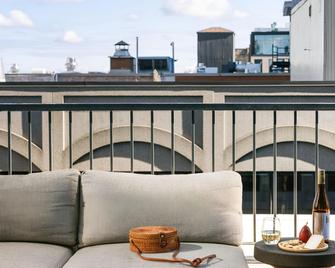 Penny Lane, Sonder Apartment by Marriott Bonvoy - Montreal - Balkon
