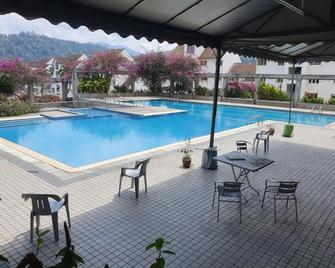 Selesa Hillhomes Golf Resort - T11gga - Bukit Tinggi - Pool