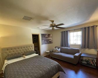 Villa C - a studio with kitchen. A few steps from downtown Palm Springs! - Palm Springs - Chambre