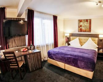 Hotel Famosa - Düsseldorf - Phòng ngủ