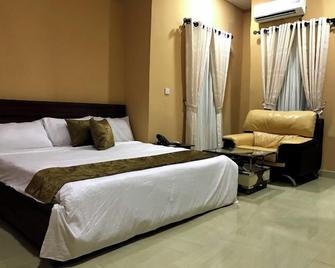 Towlab Hotel & Suites - Owo - Habitación