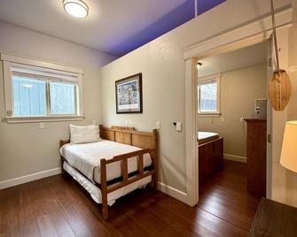 Claim Jumpers Cottage, Sleeps 4, Sauna, Anthony Lakes 10% off - 貝克城 - 臥室