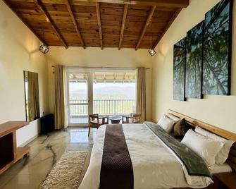 Shree Parijat Resort - Luxury Resort In Mukteshwar - Mukteshwar - Bedroom