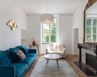 L'élégant de Stanislas - T3 lumineux à Nancy - Nancy - Living room