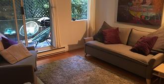 Stay In Granville Island - Central To Everything. - Vancouver - Living room