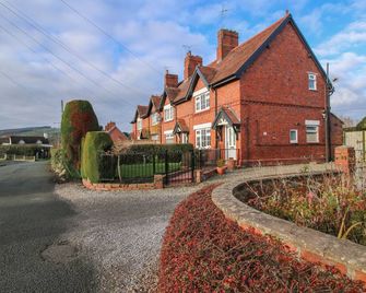 8 New Houses - Wrexham - Building