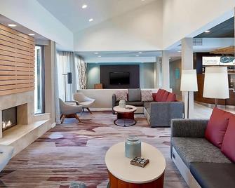 Affordability Meets Comfort! Two Contemporary Units, Free Airport Shuttle! - Morrisville - Lounge