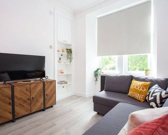 Stunning Flat in West End Location - Glasgow - Living room