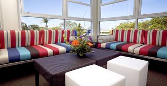 Pier Hotel Coffs Harbour - Coffs Harbour - Living room
