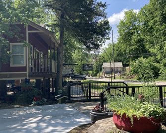 Treehouse Village - Eureka Springs