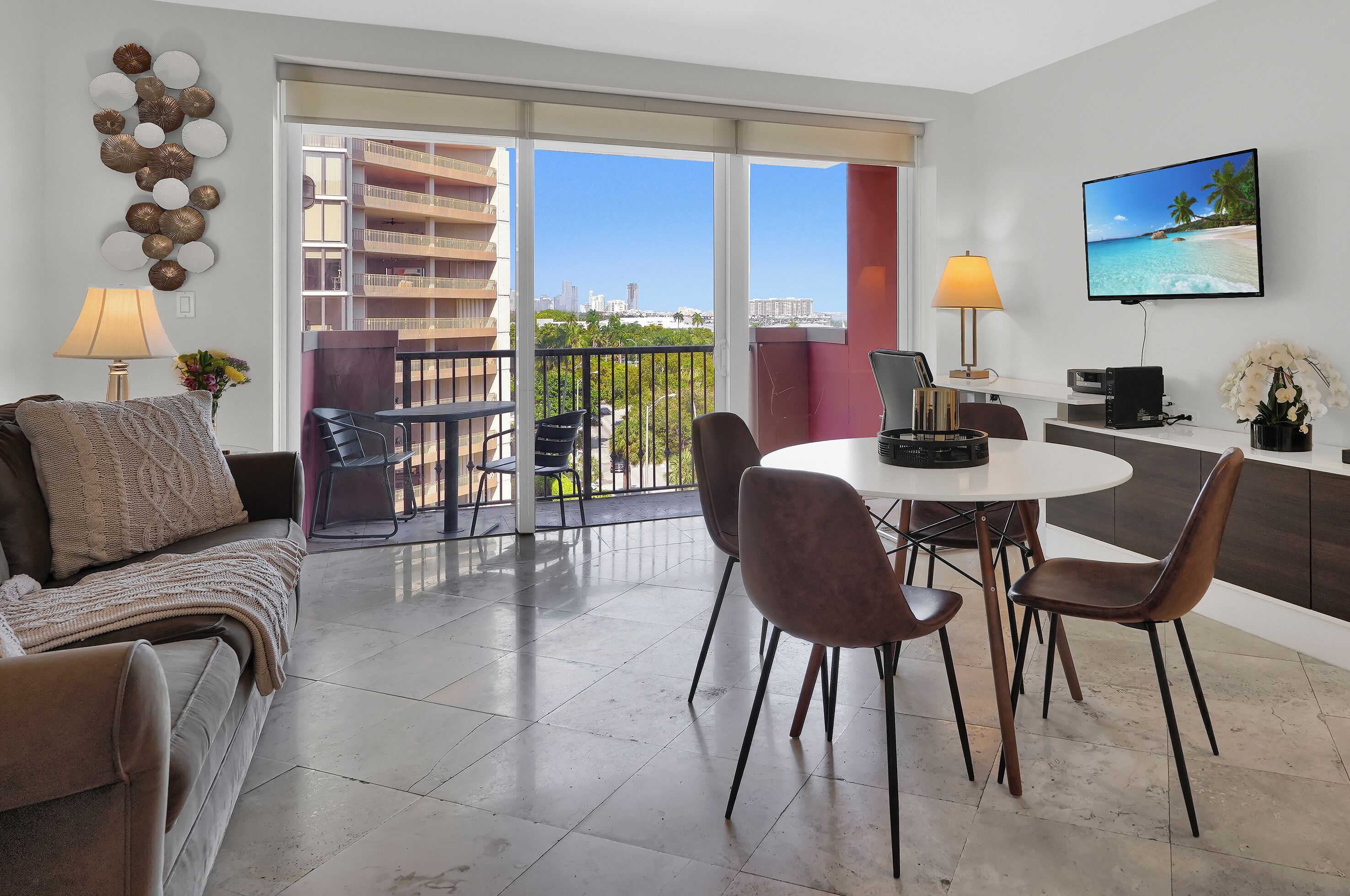 Modern Bay View Balcony In The Grove Free Parking - Miami