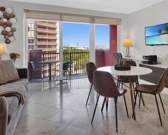 Modern Bay View Balcony In The Grove Free Parking - Miami