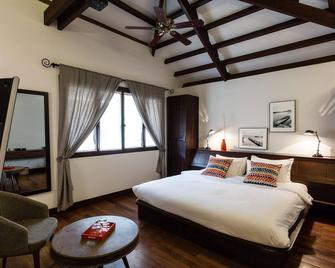 Heritage Suites Hotel - Siem Reap - Bedroom