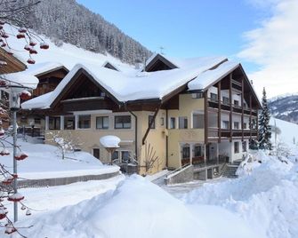 Hotel Alpenfrieden - Lutago - Building