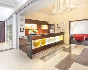 Hotel Lunik - Prague - Front desk