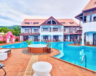 The Pool Resort Okinawa - Onna - Pool