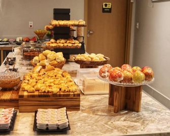 Hotel Jardim Iracema - Teófilo Otoni - Buffet