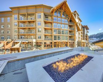 Luxe Schweitzer Condo with Hot Tub Ski-InandSki-Out! - Sandpoint - Building