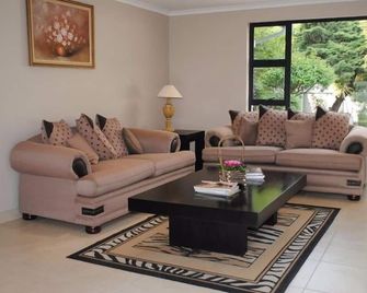 6 on Morris Guest Lodge - Sandton - סלון