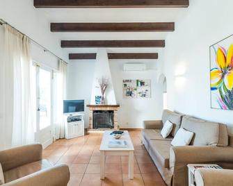 Villa Mariola - Sant Lluís - Living room