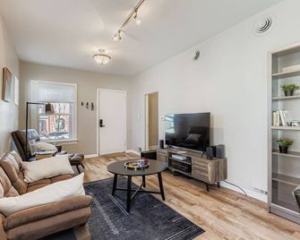 Cozy 1-bedroom in Highlands - Denver - Living room