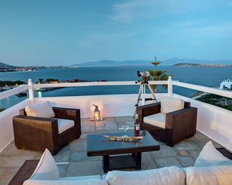 Martineli Residence - A Beachfront Estate - Drios - Balcony