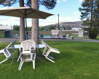 Evergreen Motel - Princeton - Патіо