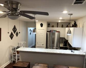 Long Term Stay @ Urban Sanctuary in Gentilly Terrace - ניו אורלינס - מטבח