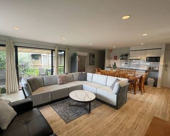 Condo 105 at Horizons Golf Resort - Salamander Bay Nsw - Salamander Bay - Vardagsrum