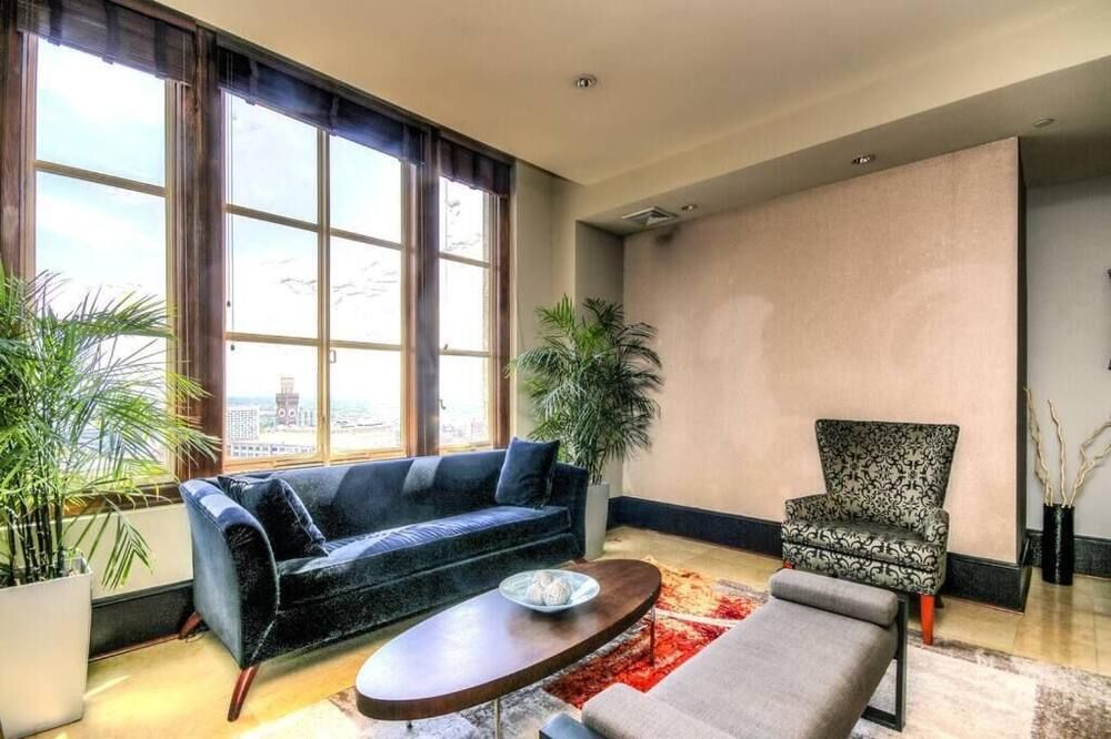 One bedroom at Baltimore Covention Ctr - בולטימור - סלון