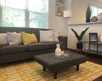 Eviestays Studio Close to OU, Downtown - Norman - Living room