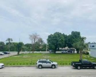 Home Away from Home Fun in the - Miami Gardens - Outdoors view