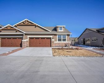 4BR Modern Townhome Close to Usafa! - Colorado Springs - Building