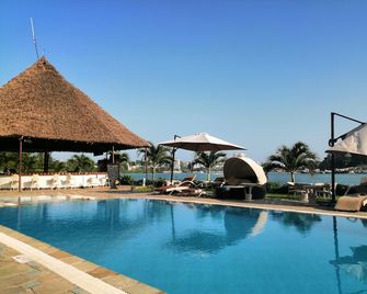Cityblue Creekside Hotel & Suites - Mombasa - Piscina