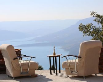 Ayda Tatil Koyu - Ermenek - Balcón