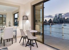 Getawayz Nsw - 'reflections' - World Class 360° Sydney Harbour Bridge & Opera House Views - Kirribilli - Balcón