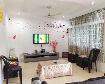 H Homestay - Sibu - Sala de estar