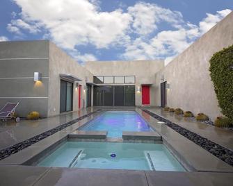 Modern Racquet Club Luxury Home - Palm Springs - Piscina