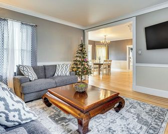 Ski, Hike And Fish Modern Rutland Home - Rutland - Obývací pokoj