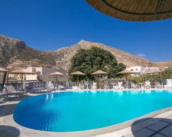 Hotel Sunshine - קאמארי - בריכה