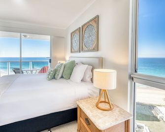 Xanadu Resort - Clear Island Waters - Bedroom