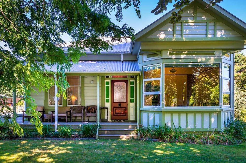 The Jolly Poacher Retreat - בלנהיים - בניין